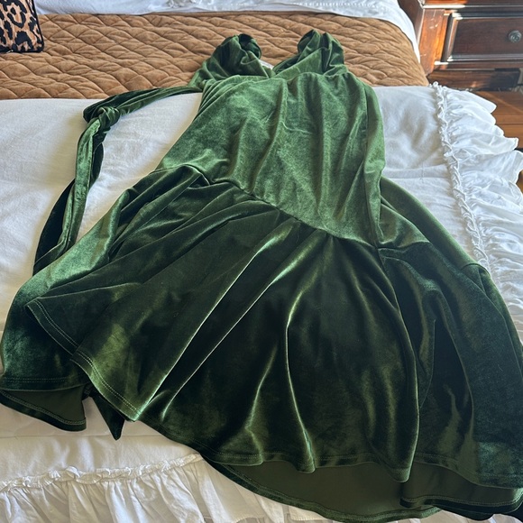 Versona Dresses & Skirts - Versona Green Velvet Dress